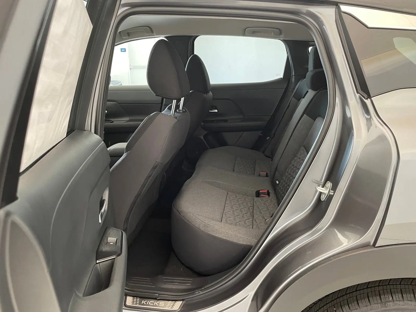 2025 Nissan Kicks SV photo 15