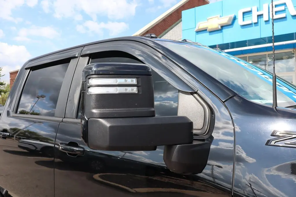 2022 Chevrolet Silverado LTZ photo 2