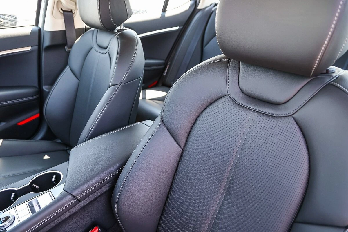 2026 GENESIS G70 Standard - Photo 26