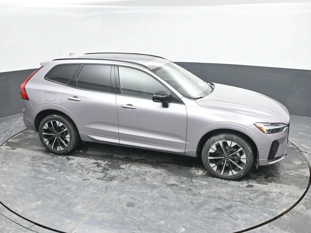 2026 Volvo - image 31