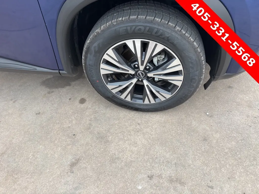 2023 Nissan Rogue SV photo 2