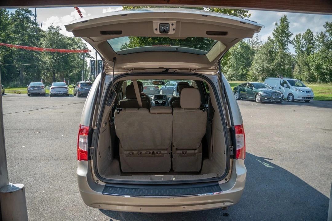 2015 Chrysler Town & Country Limited Platinum - Photo 12