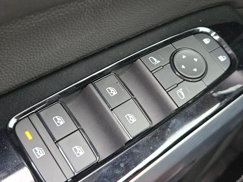 2025 Nissan Pathfinder SL photo 20