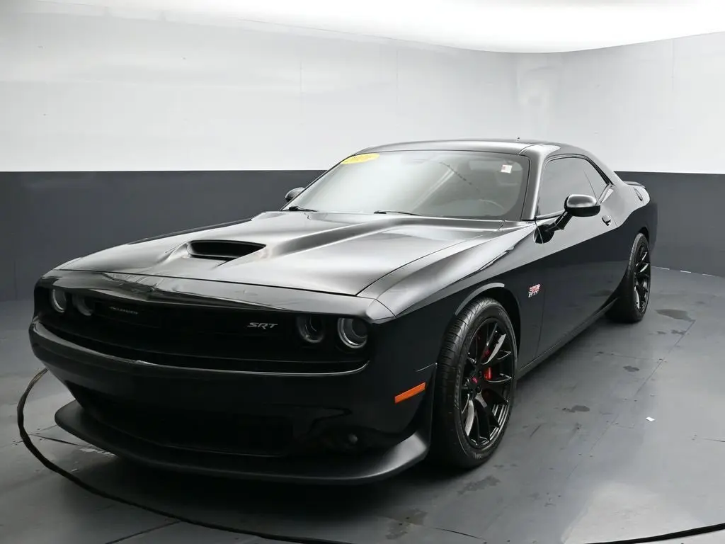 2016 Dodge Challenger SRT8 392 photo 3