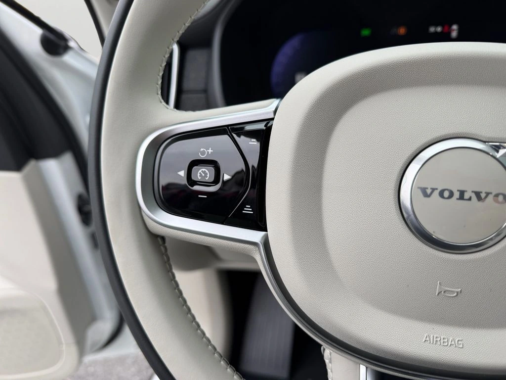 2026 Volvo - image 18