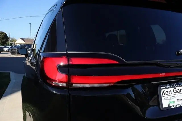 2026 Chrysler Pacifica Limited photo 30