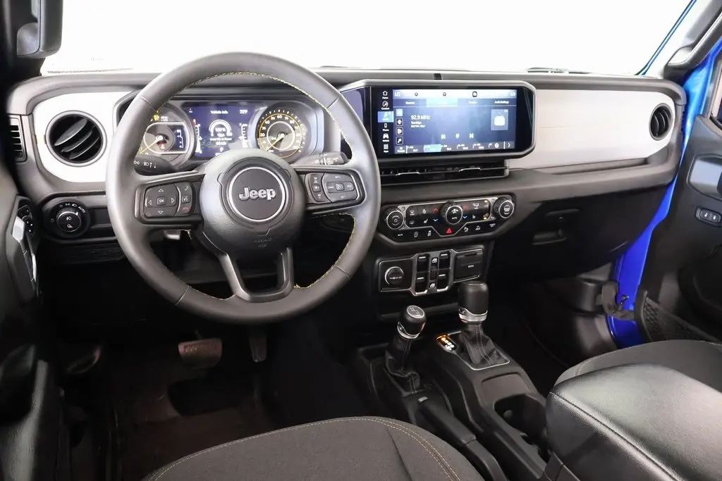 2024 Jeep Gladiator Sport photo 2