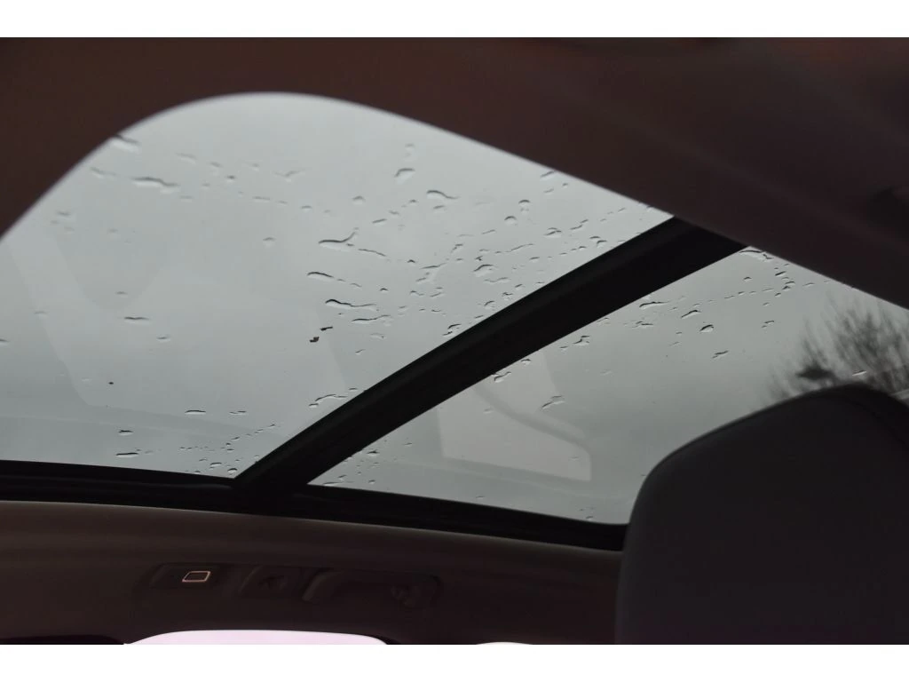 2026 Volvo - image 13