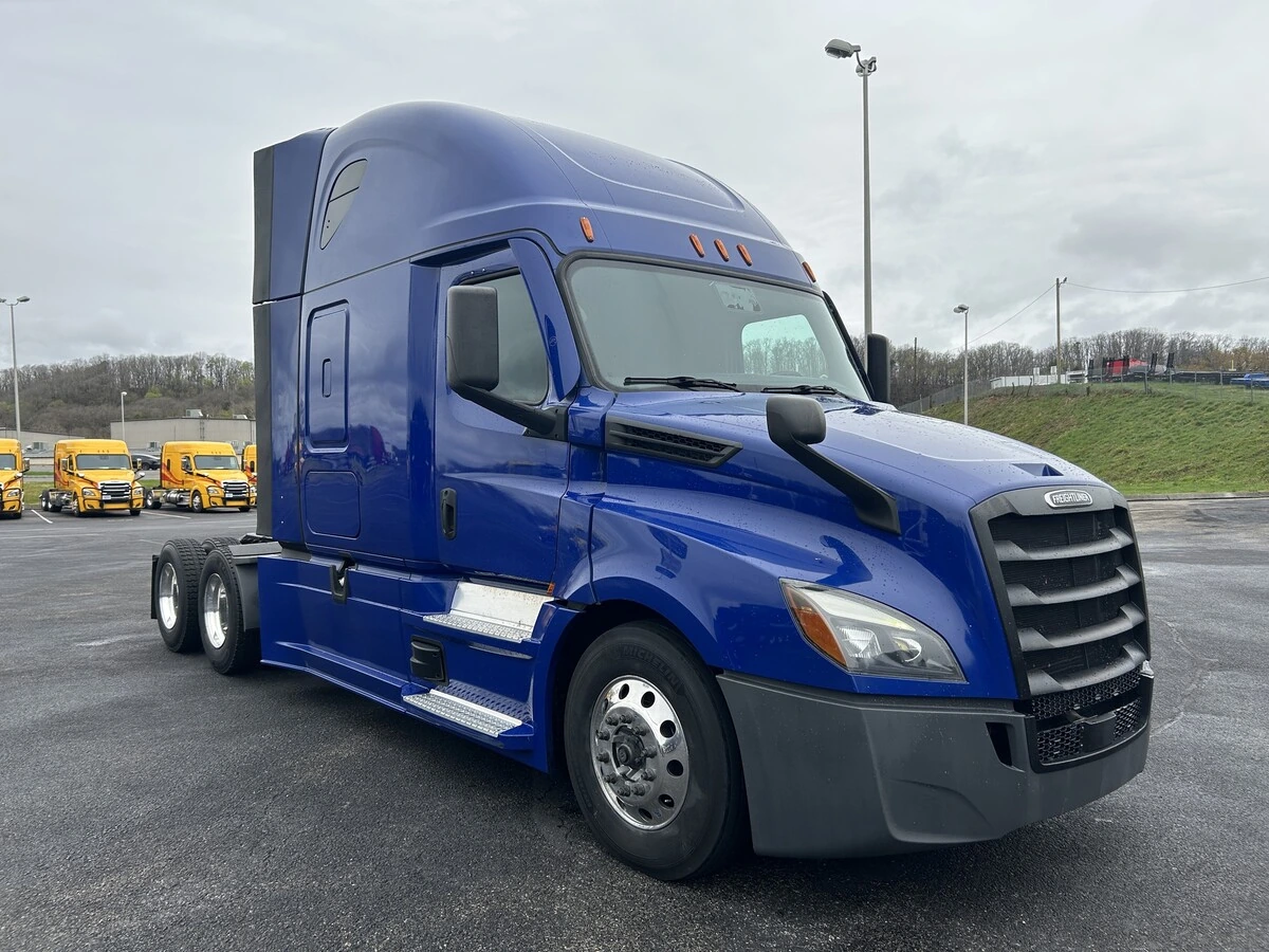 2022 Freightliner Cascadia - image 8