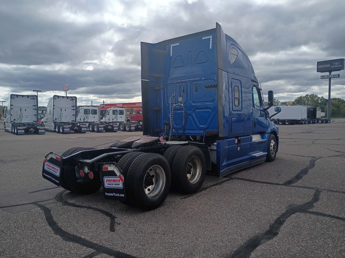 2022 Freightliner Cascadia — photo 5