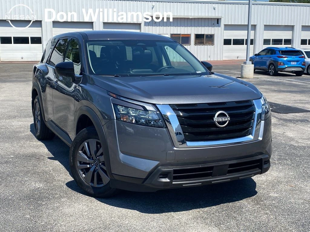 2025 Nissan Pathfinder S 2WD's photo