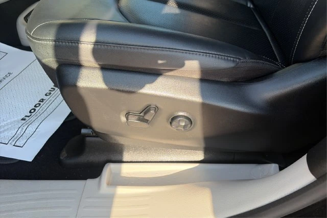 2024 Chrysler Pacifica Touring L - Photo 18