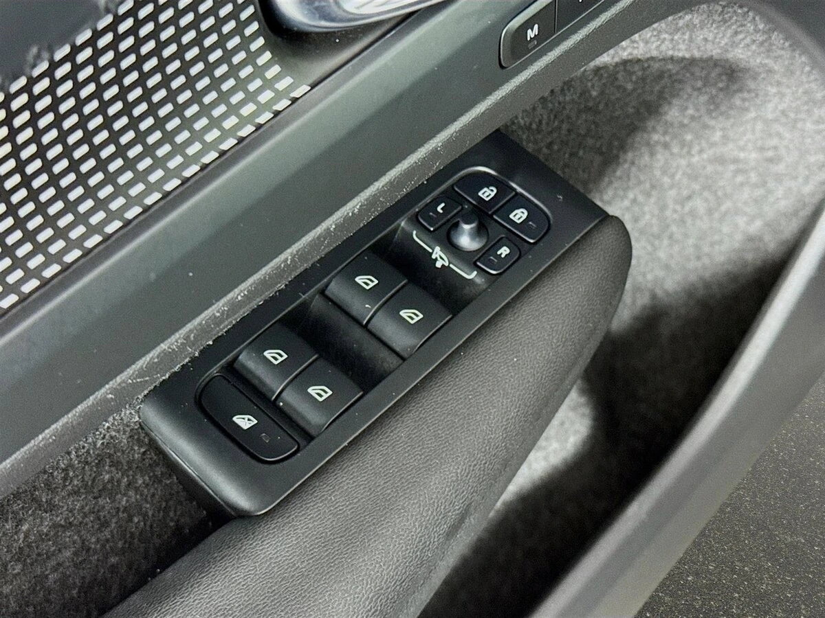 2023 Volvo - image 20