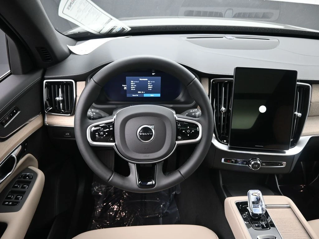 2026 Volvo - image 18
