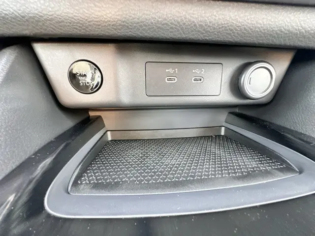 2026 Nissan Rogue SV photo 18