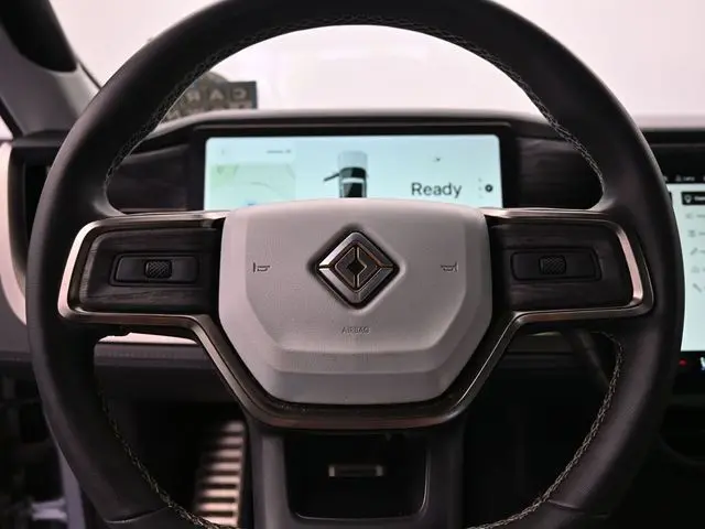 2022 Rivian R1T Adventure photo 19
