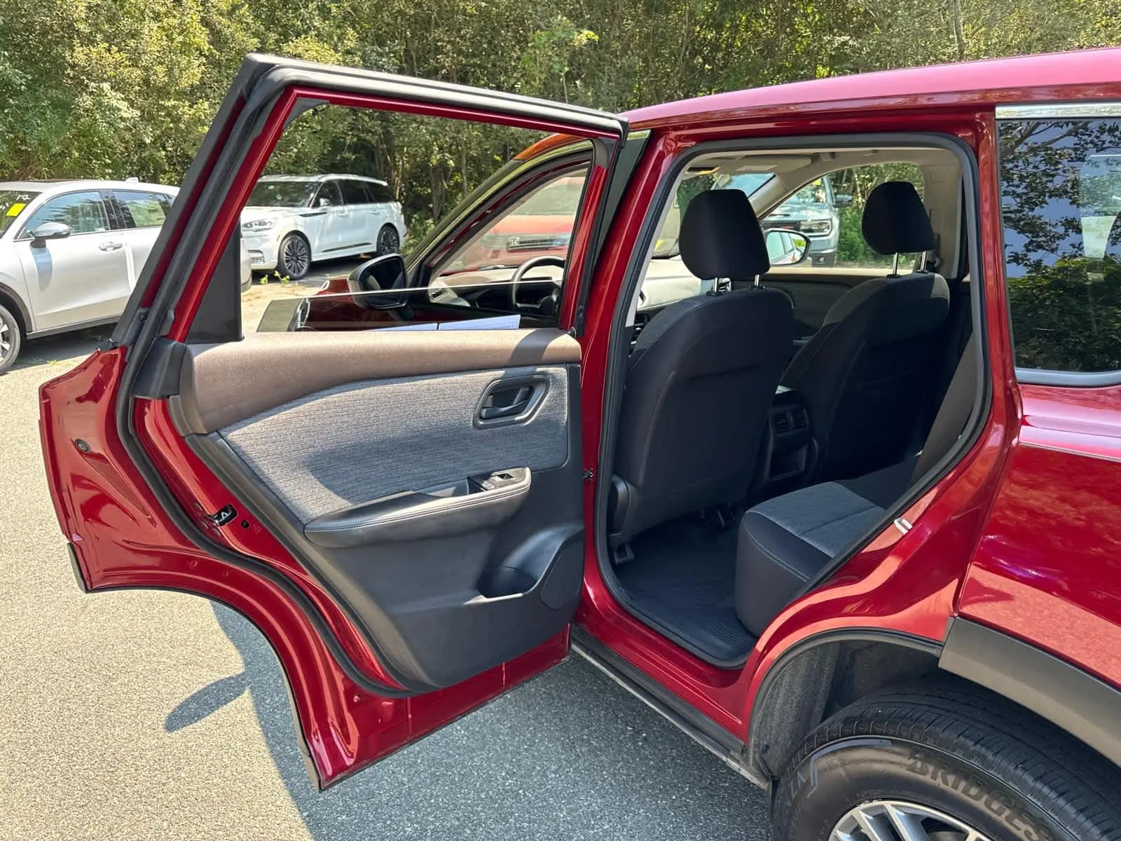 2022 Nissan Rogue S photo 29