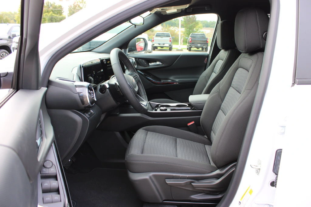 2027 Chevrolet Equinox LT - Photo 8
