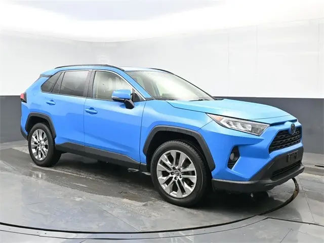 2019 Toyota RAV4 XLE Premium photo 2