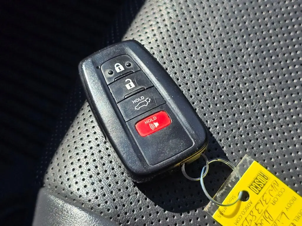 2022 Toyota RAV4 Limited photo 31