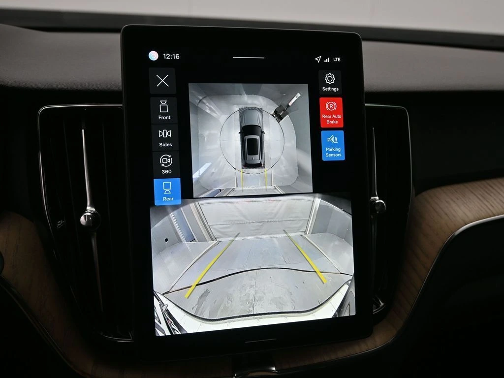 2026 Volvo XC60 Plus - Photo 14
