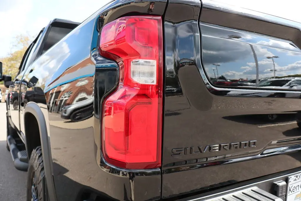2022 Chevrolet Silverado LTZ photo 33