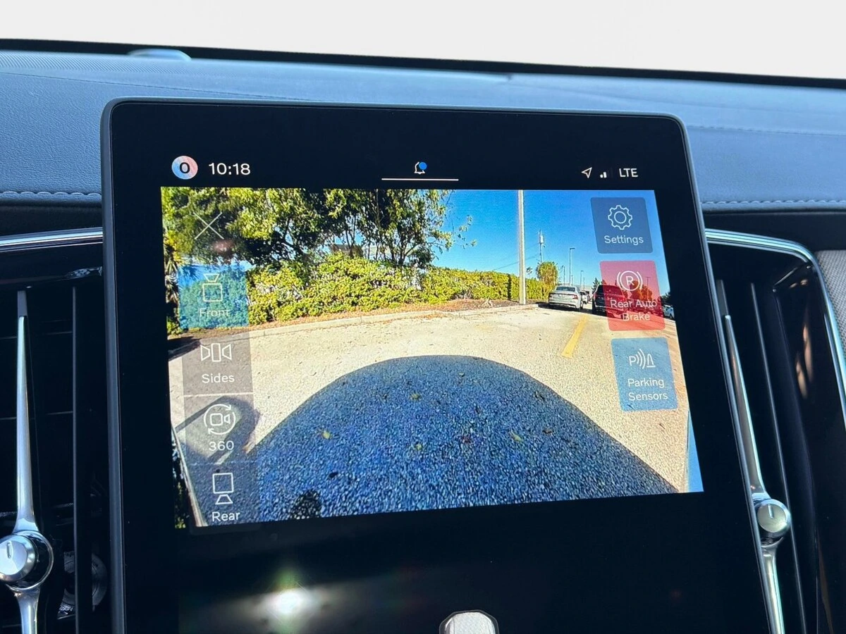 2026 Volvo - image 23