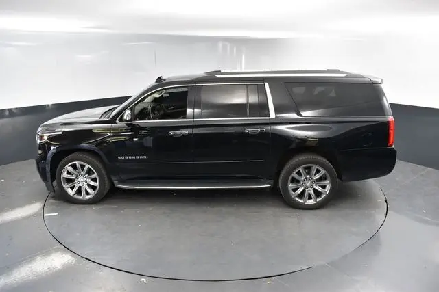 2016 Chevrolet Suburban LTZ photo 31