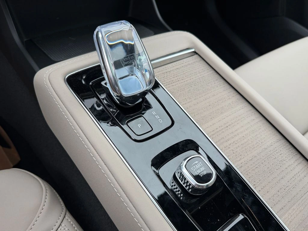 2026 Volvo - image 23