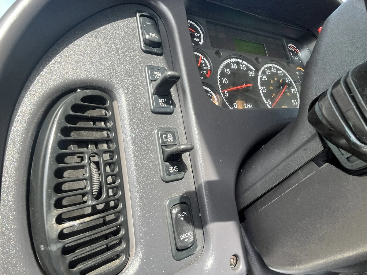 2017 Freightliner 114SD - image 19