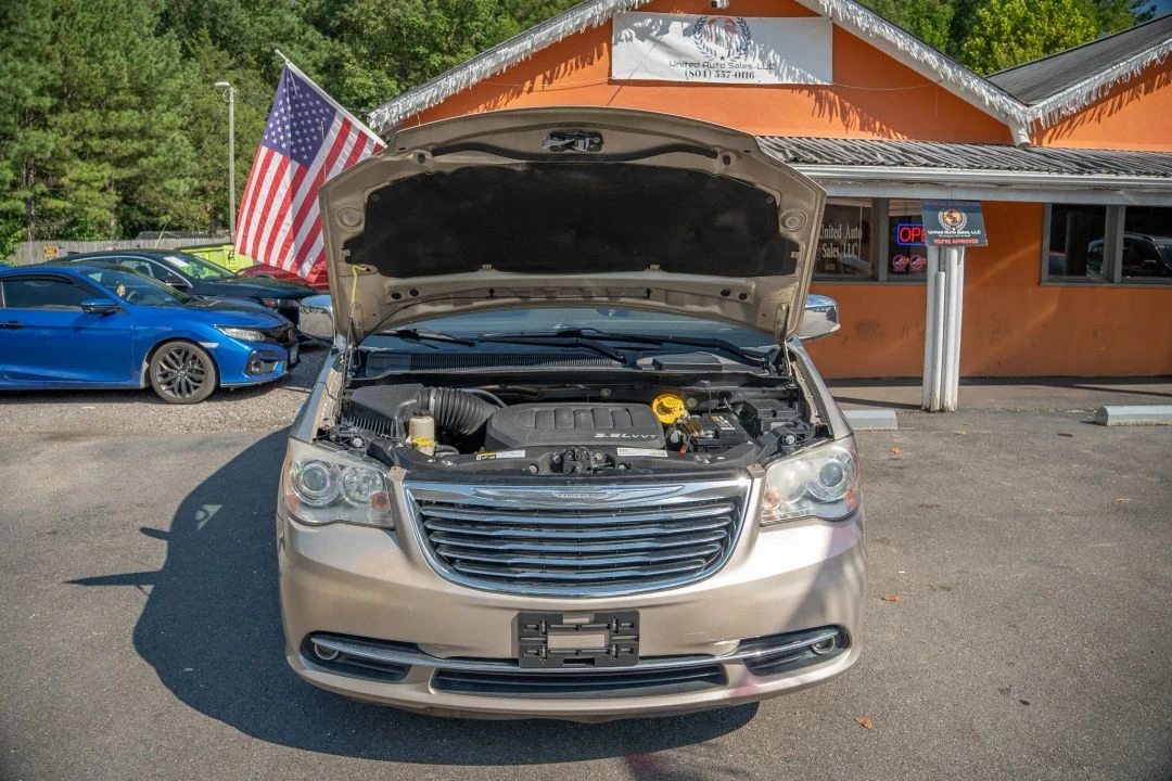 2015 Chrysler Town & Country Limited Platinum - Photo 29