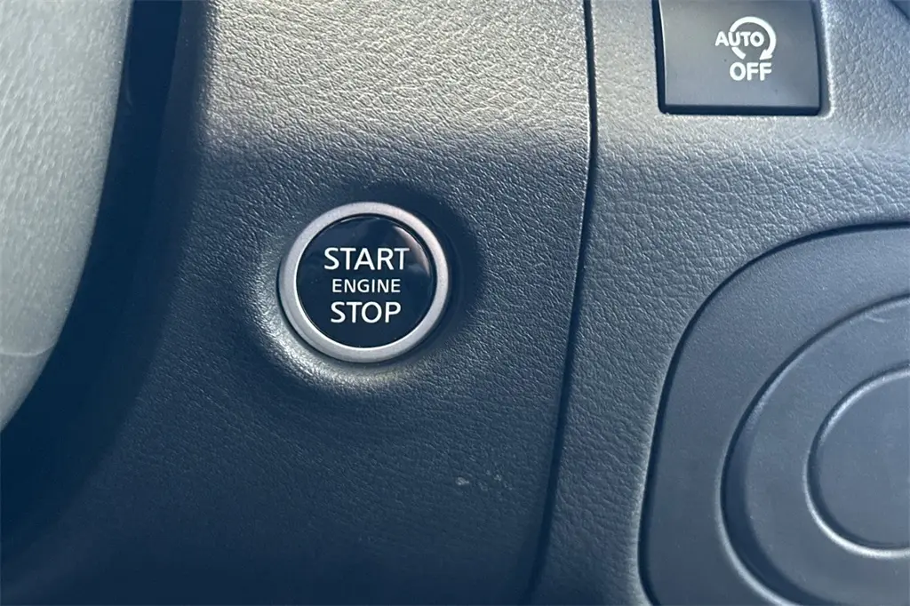 2025 Nissan Frontier SV photo 17