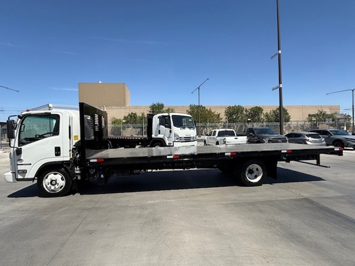 2024 Isuzu NRR in Flagstaff, AZ — photo 2