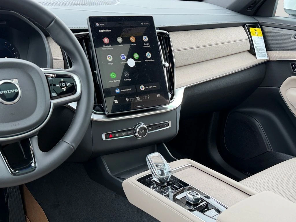 2026 Volvo - image 12