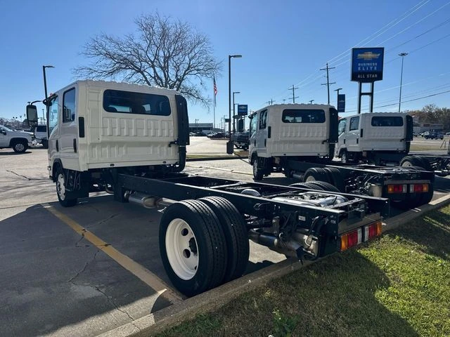 2025 Isuzu NPR - image 7