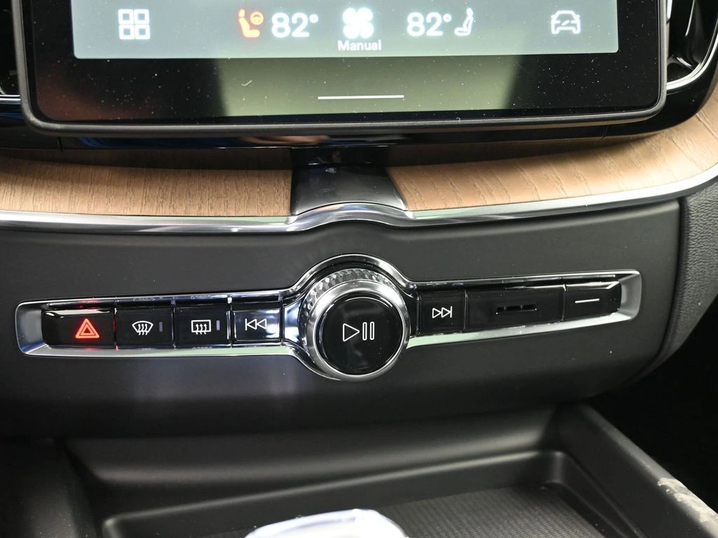 2026 Volvo - image 16