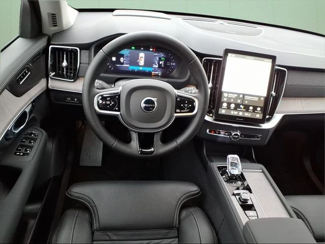 2026 Volvo - image 11