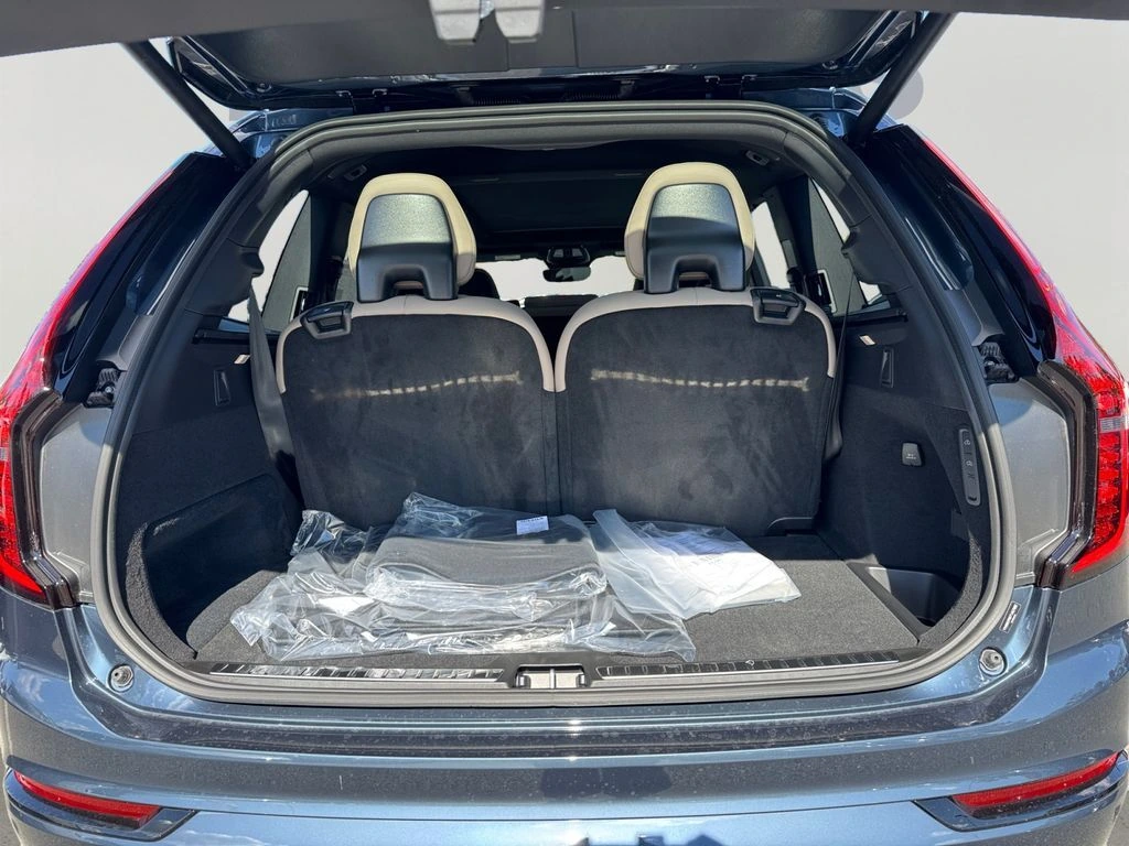 2026 Volvo - image 9
