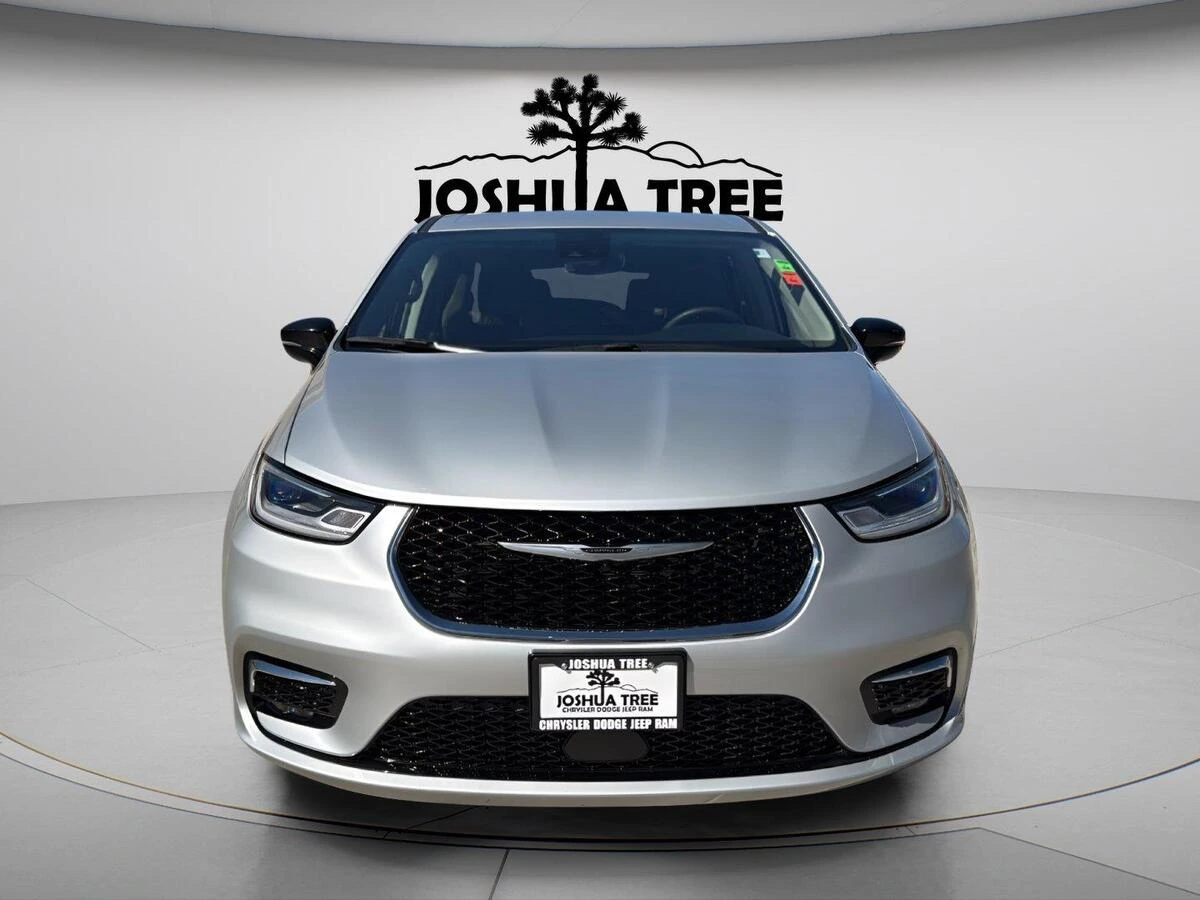 2024 Chrysler Pacifica PHEV