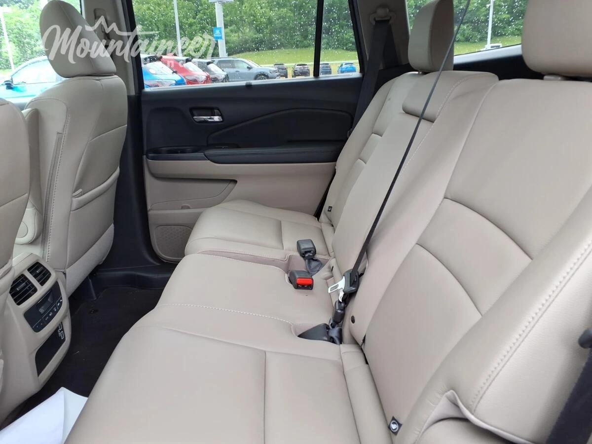 2022 Honda Pilot SE - Photo 13