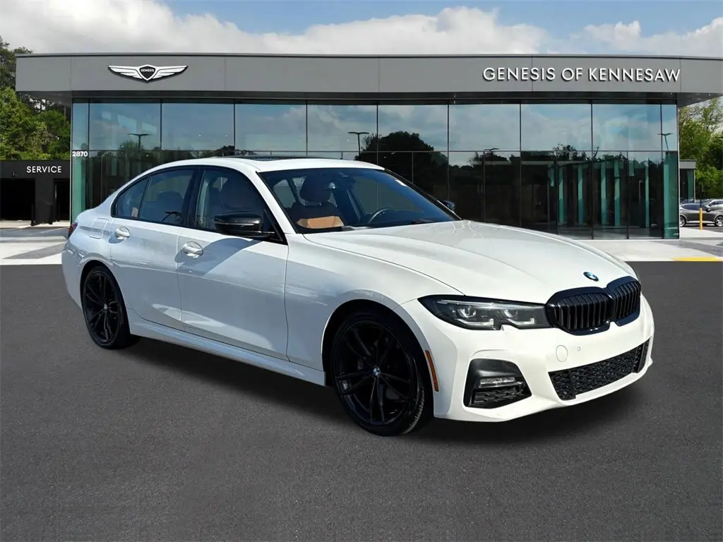 2022 BMW 3 Series 330i's photo