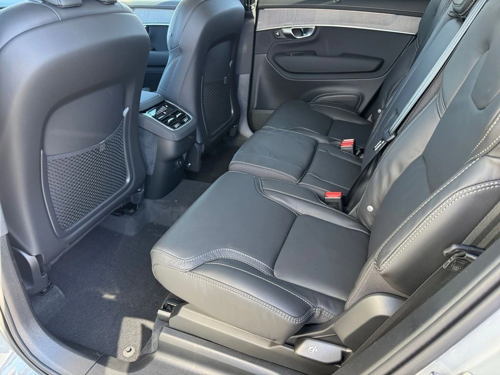 2026 Volvo - image 10
