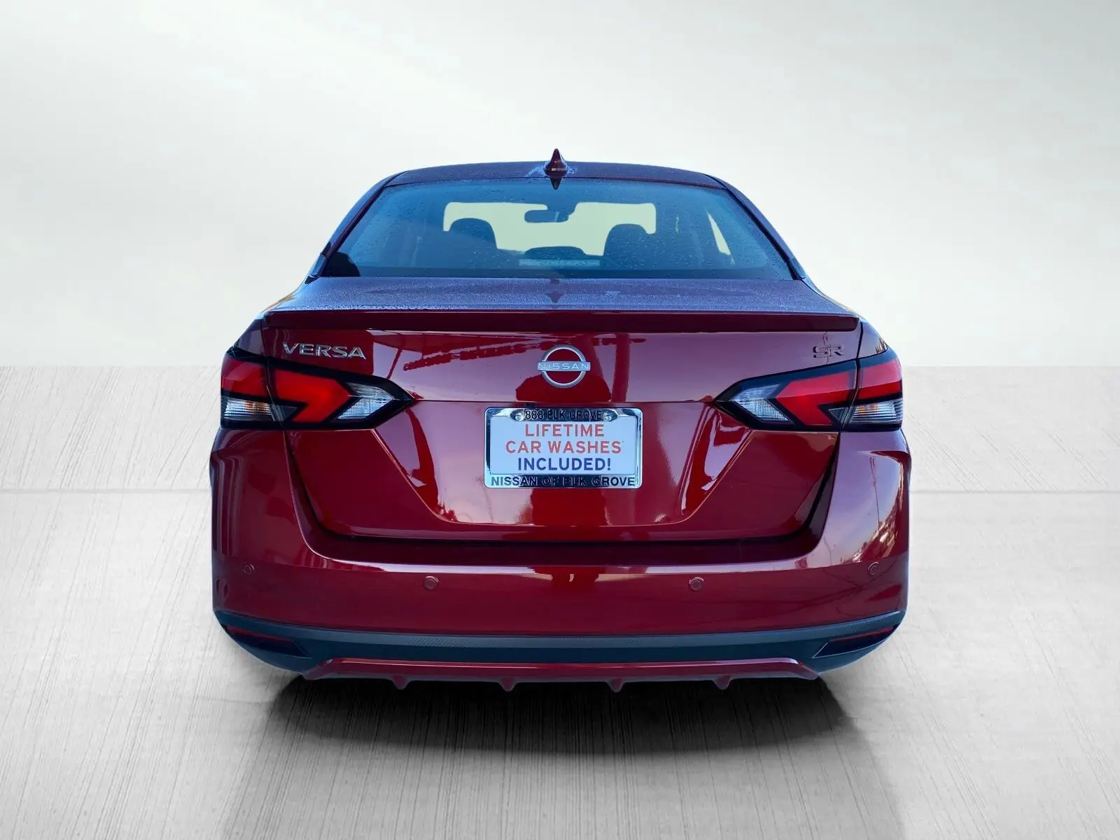 2025 Nissan Versa SR photo 5