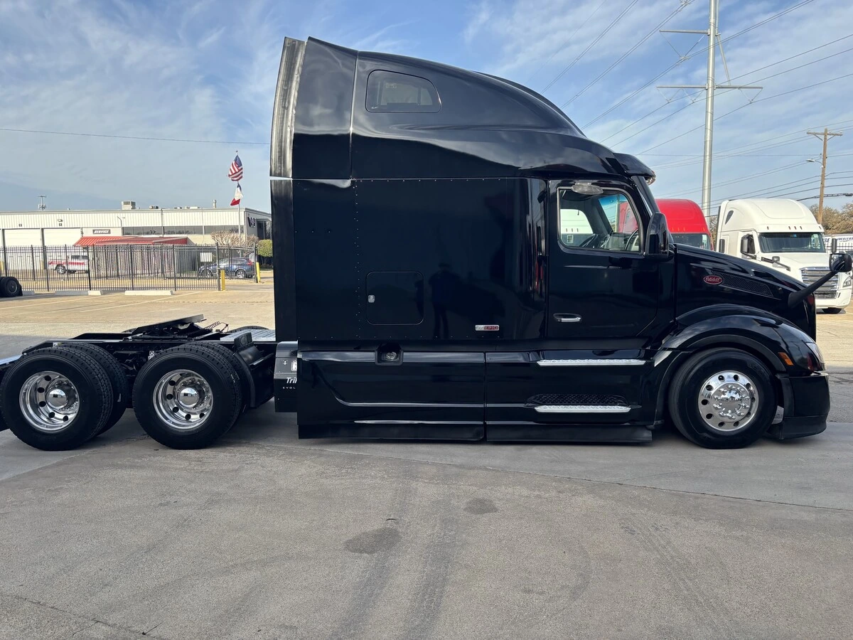 2023 Peterbilt 579 - image 4