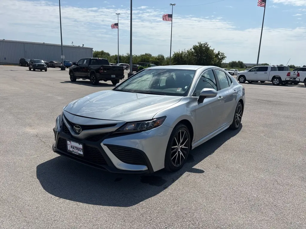 2023 Toyota Camry SE photo 7