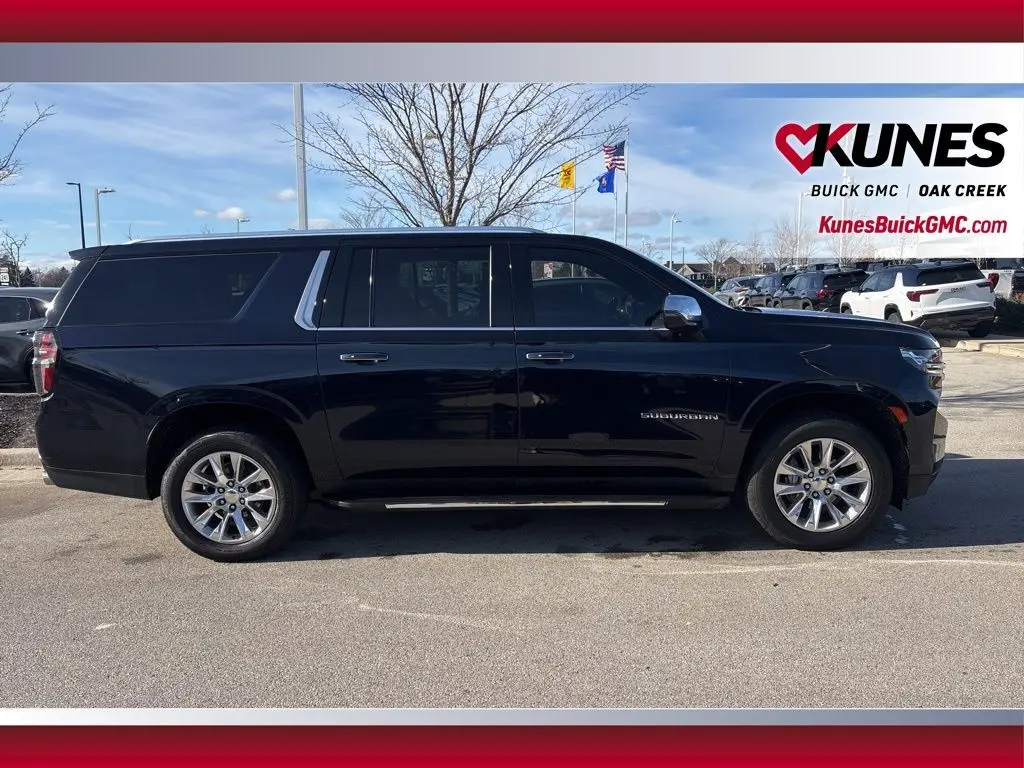 2023 Chevrolet Suburban Premier photo 2