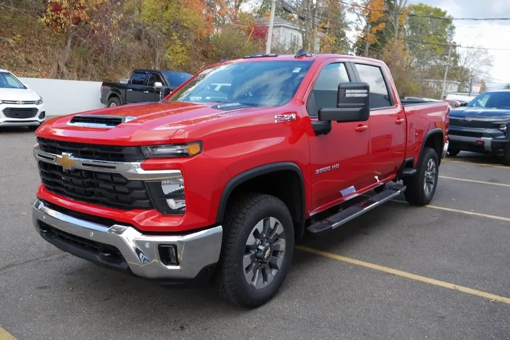 2026 Chevrolet Silverado 3500HD LT photo 4