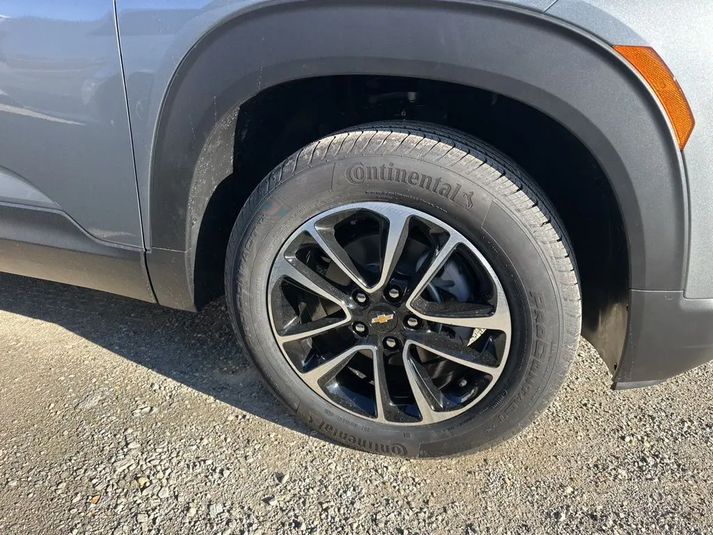 2026 Chevrolet Trailblazer LT photo 3