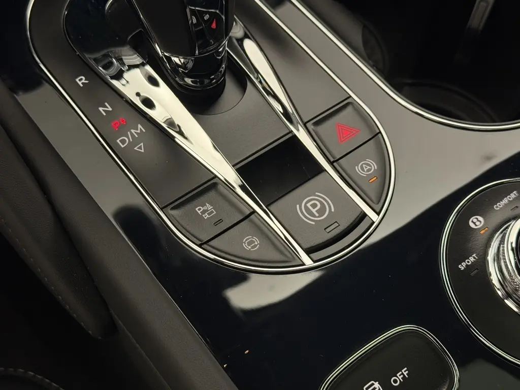 2025 Bentley Bentayga Azure photo 24