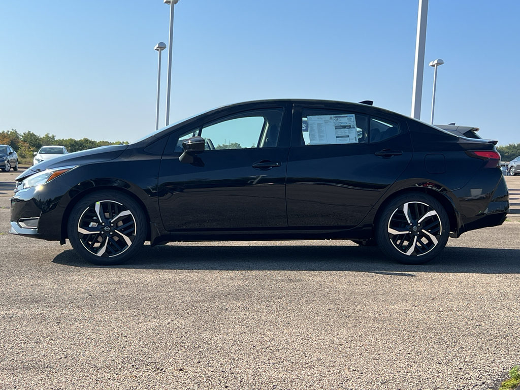 2025 Nissan Versa SR photo 5